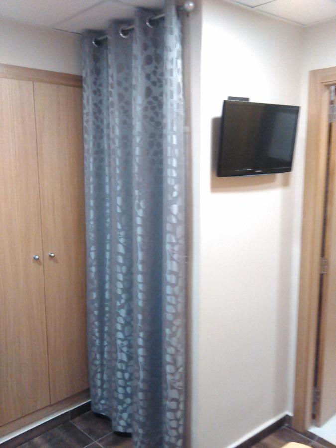 Hostal Bisbal Only Adults No Ac Valencia Eksteriør billede