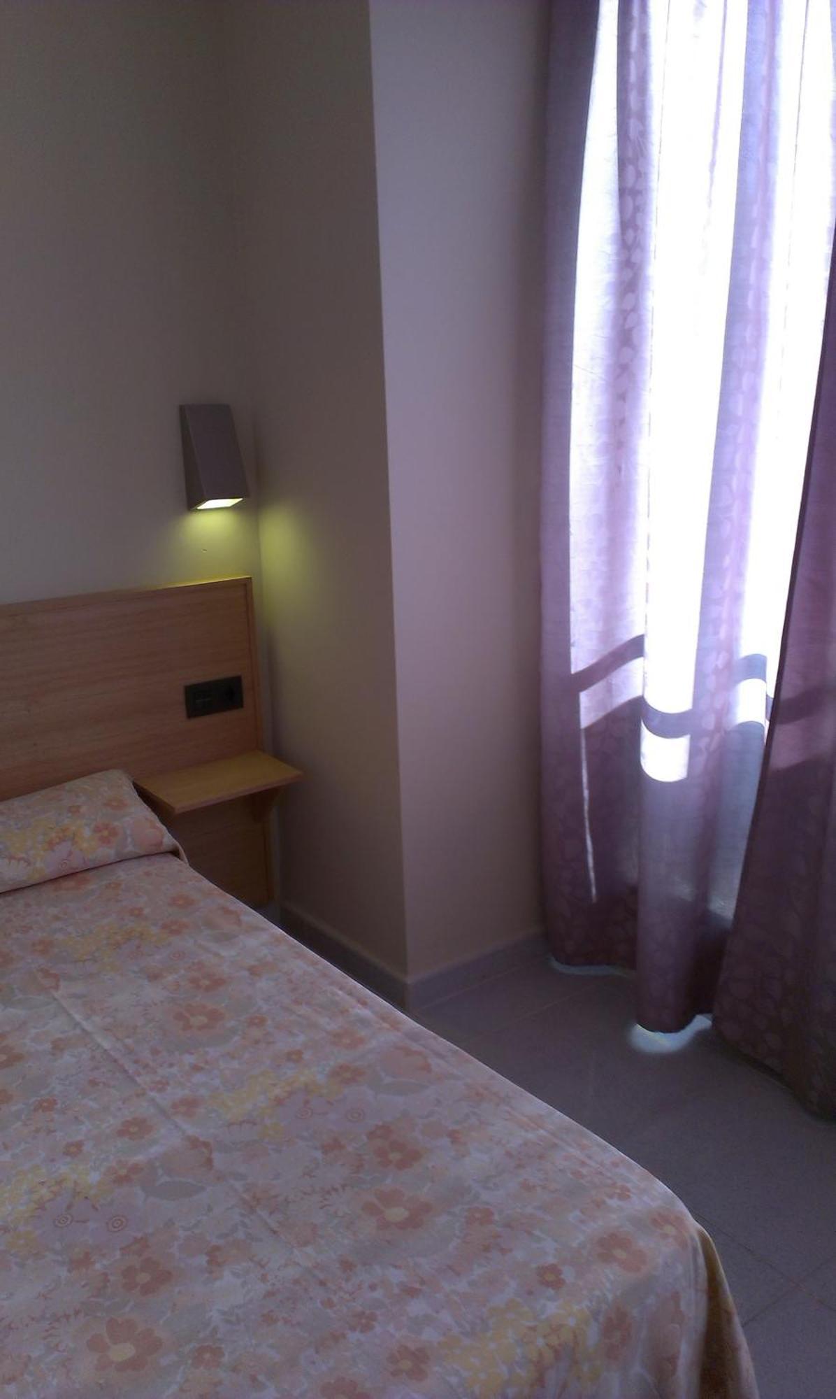 Hostal Bisbal Only Adults No Ac Valencia Eksteriør billede